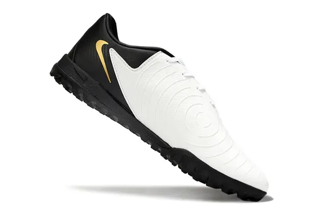 Nike Chaussures de football turf noir et or à tige synthétique de coupe basse 2