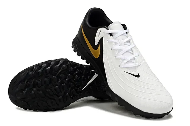 Nike Chaussures de football turf noir et or à tige synthétique de coupe basse 4