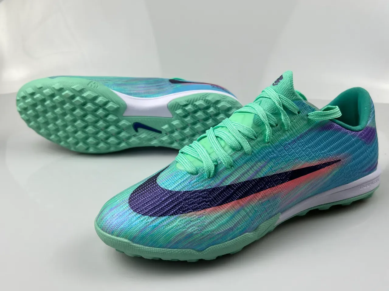 Nike Chaussures de football turf noir vert Flyweave Upper Neón Swoosh 2