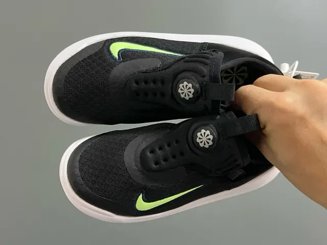 Nike Black Green Slip-On Mesh Upper Lifestyle Sneakers 12