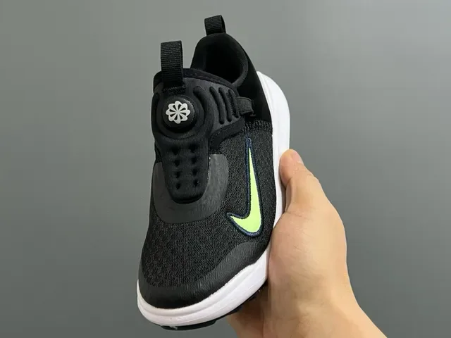Nike Black Green Slip-On Mesh Upper Lifestyle Sneakers 14