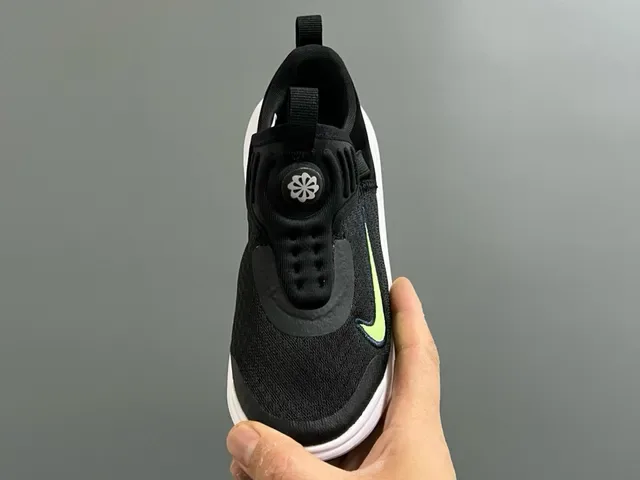 Nike Black Green Slip-On Mesh Upper Lifestyle Sneakers 19