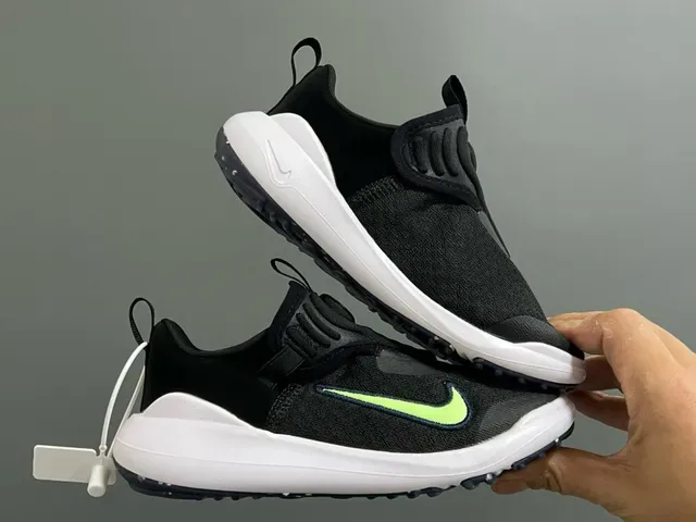 Nike Black Green Slip-On Mesh Upper Lifestyle Sneakers 20