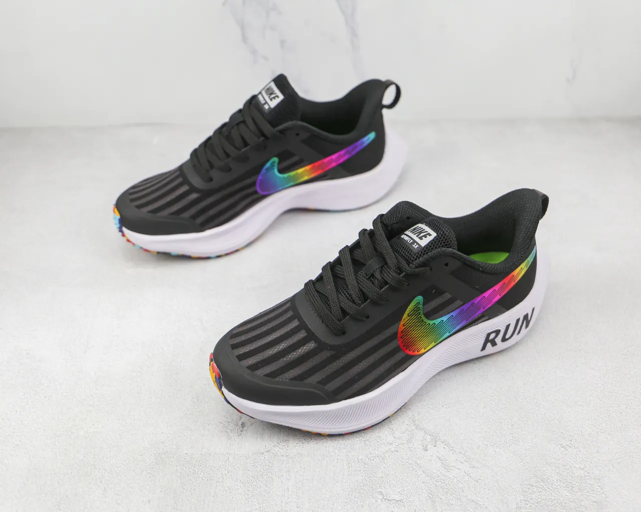 Nike Black Multicolor Engineered Mesh Upper Iridescent Rainbow Swoosh Running Shoes 7