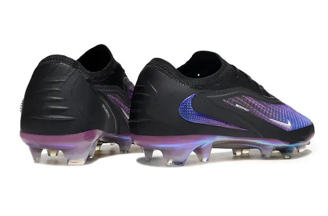 Nike Chaussures de football noires multicolor avec upper en knit, semelle iridescente holographique et pointes fermes 6
