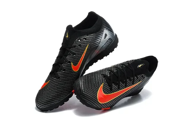 Nike Chaussures de football turf avec empeigne tricotée noir et rouge coupe basse 2