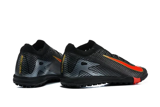 Nike Chaussures de football turf avec empeigne tricotée noir et rouge coupe basse 5