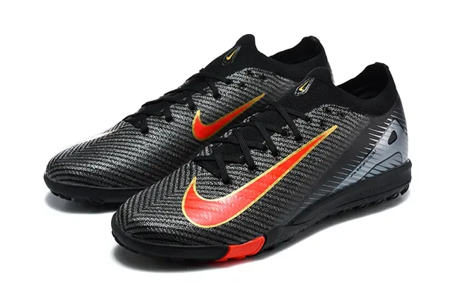 Nike Chaussures de football turf avec empeigne tricotée noir et rouge coupe basse 8