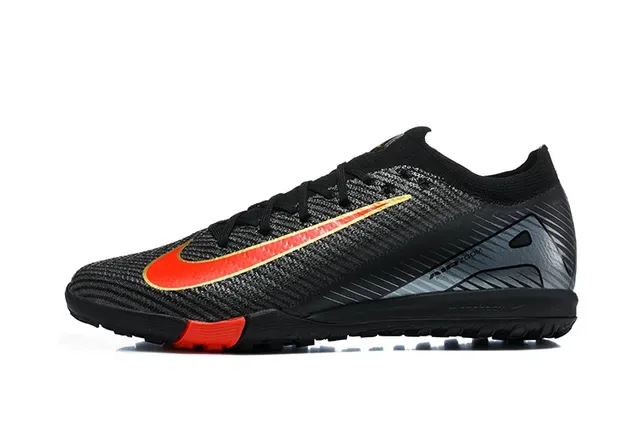 Nike Chaussures de football turf avec empeigne tricotée noir et rouge coupe basse 10