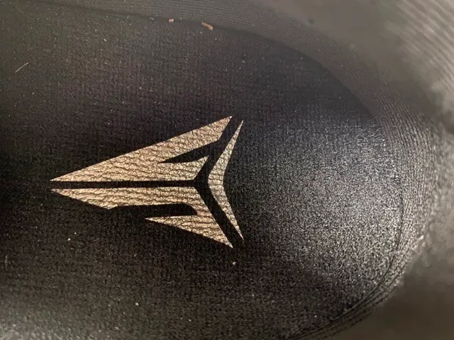 Nike Chaussures de basket noir argent maille supérieure semelle géométrique 7