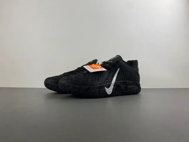 Nike Chaussures de basket noir argent maille supérieure semelle géométrique 9