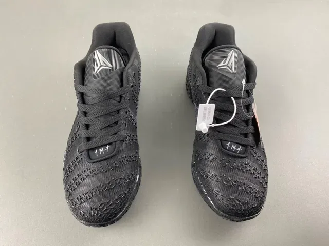 Nike Chaussures de basket noir argent maille supérieure semelle géométrique 10