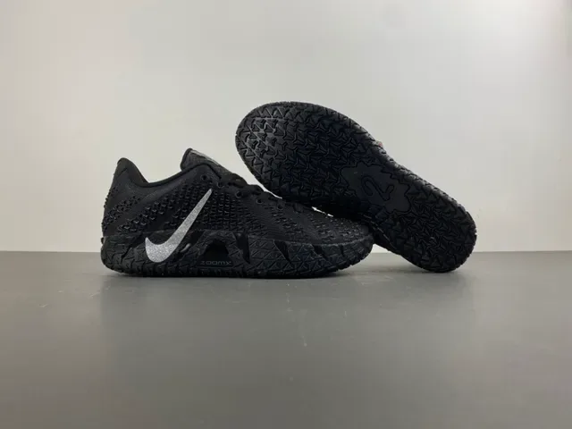 Nike Chaussures de basket noir argent maille supérieure semelle géométrique 11