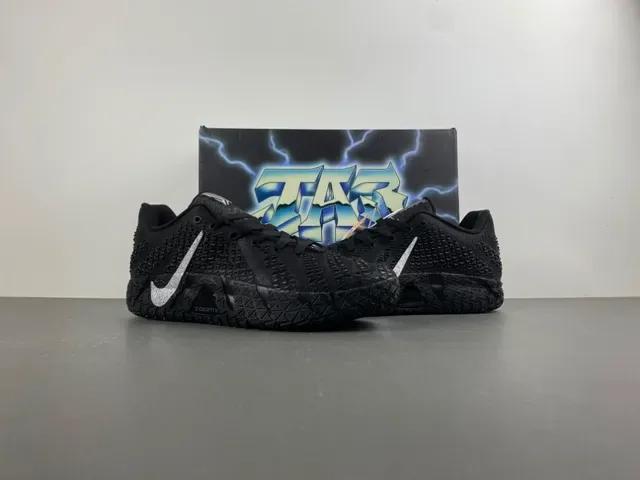 Nike Chaussures de basket noir argent maille supérieure semelle géométrique 12