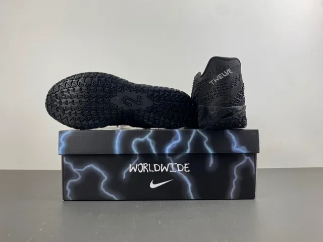 Nike Chaussures de basket noir argent maille supérieure semelle géométrique 15