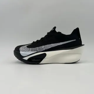 Nike Zapatillas de correr con upper de tejido negro y blanco, suela media esculpida