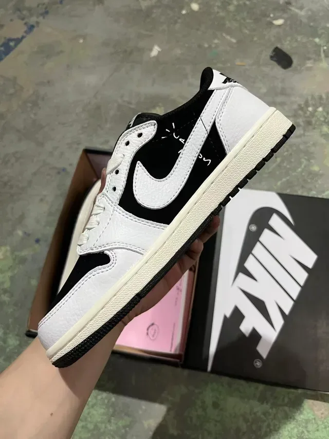 Nike Black White Low-Top Leather-Paneled Sneakers 3