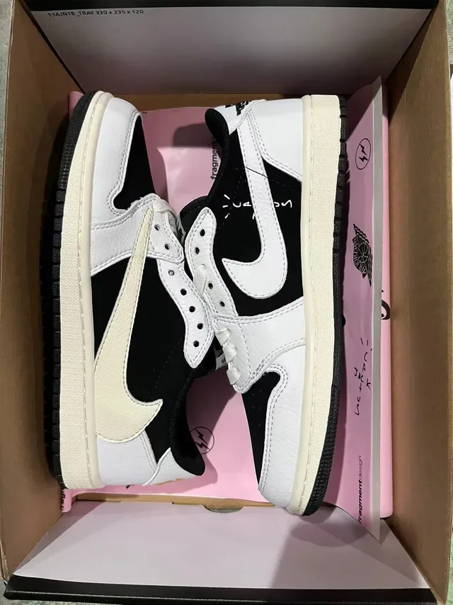 Nike Black White Low-Top Leather-Paneled Sneakers 6