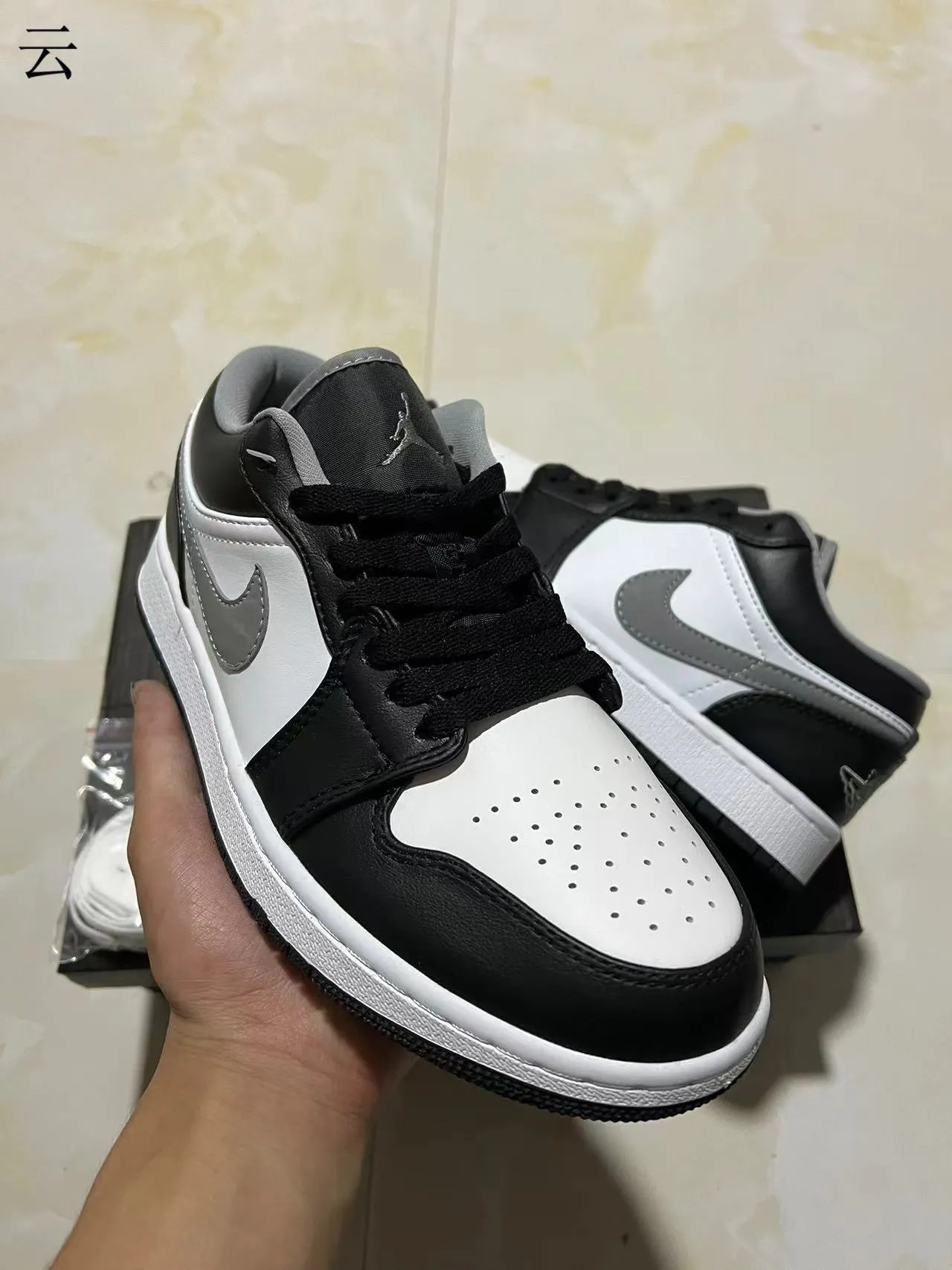Nike Black White Low-Top Leather-Suede Mix Lifestyle Sneakers 3