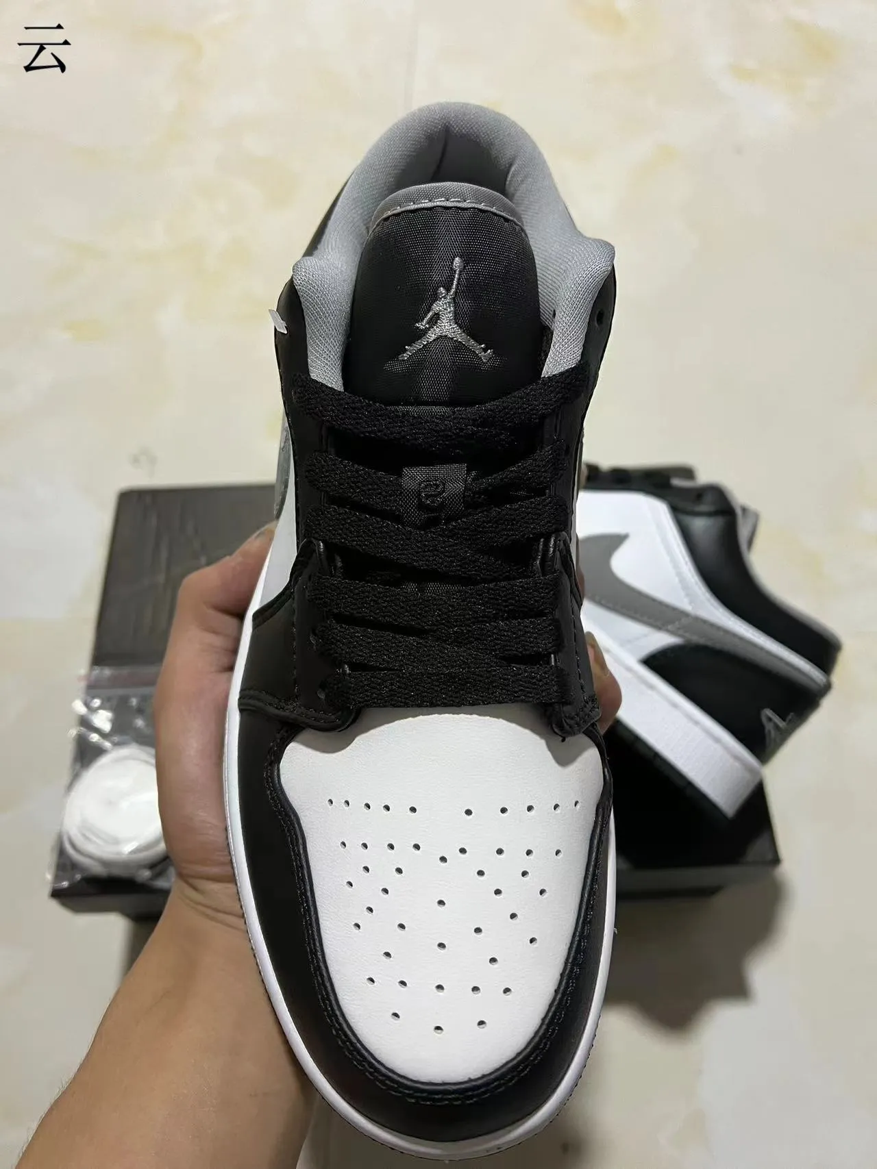 Nike Black White Low-Top Leather-Suede Mix Lifestyle Sneakers 4
