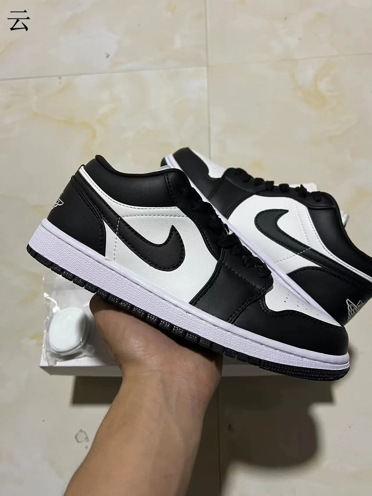 Nike Black White Low-Top Leather-Suede Mix Lifestyle Sneakers 12
