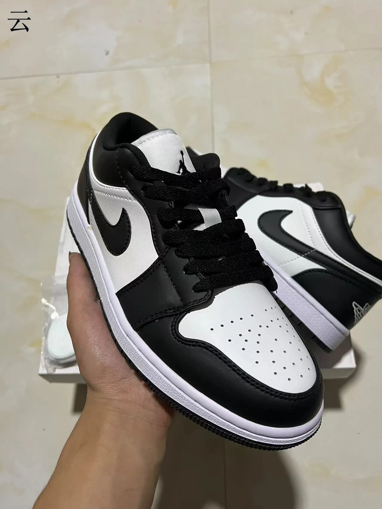 Nike Black White Low-Top Leather-Suede Mix Lifestyle Sneakers 13