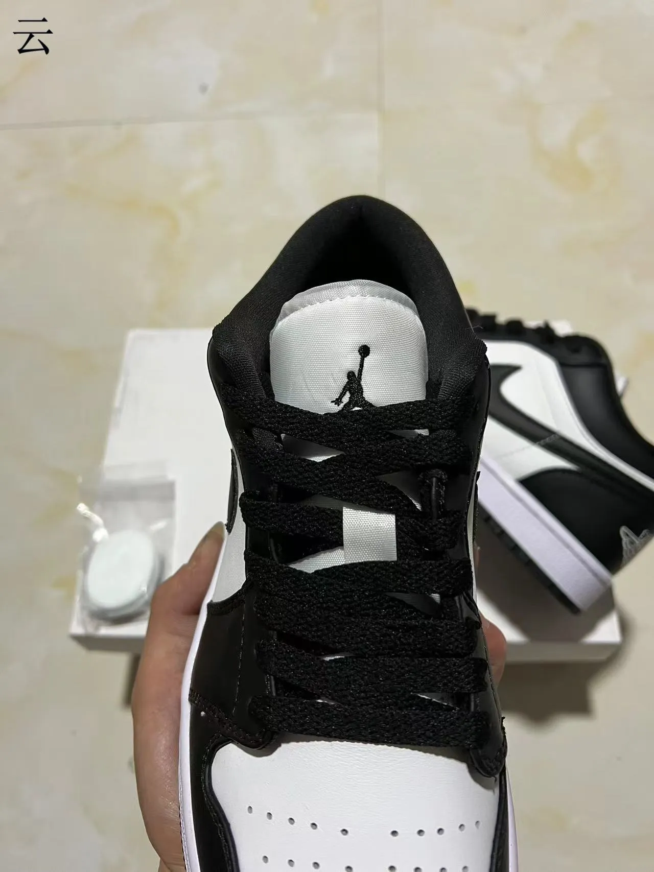 Nike Black White Low-Top Leather-Suede Mix Lifestyle Sneakers 15