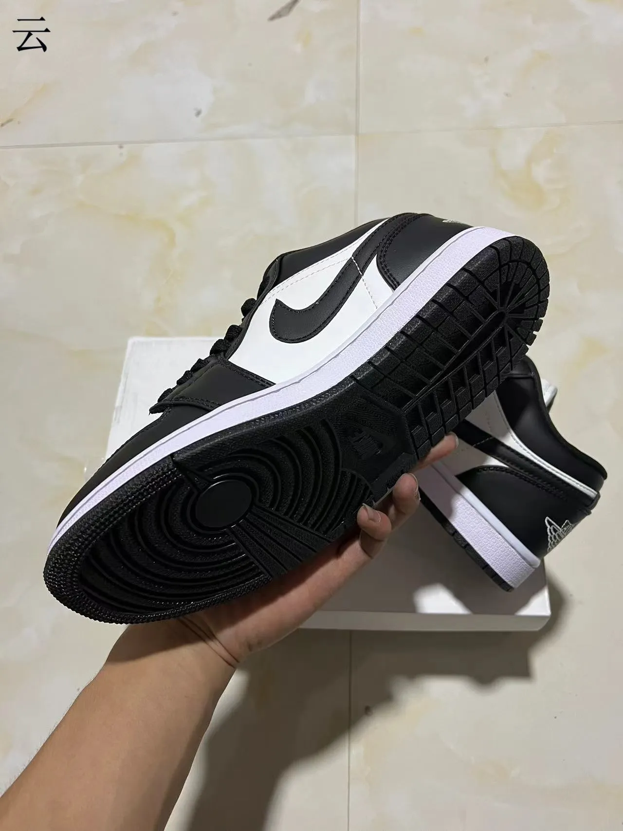 Nike Black White Low-Top Leather-Suede Mix Lifestyle Sneakers 17