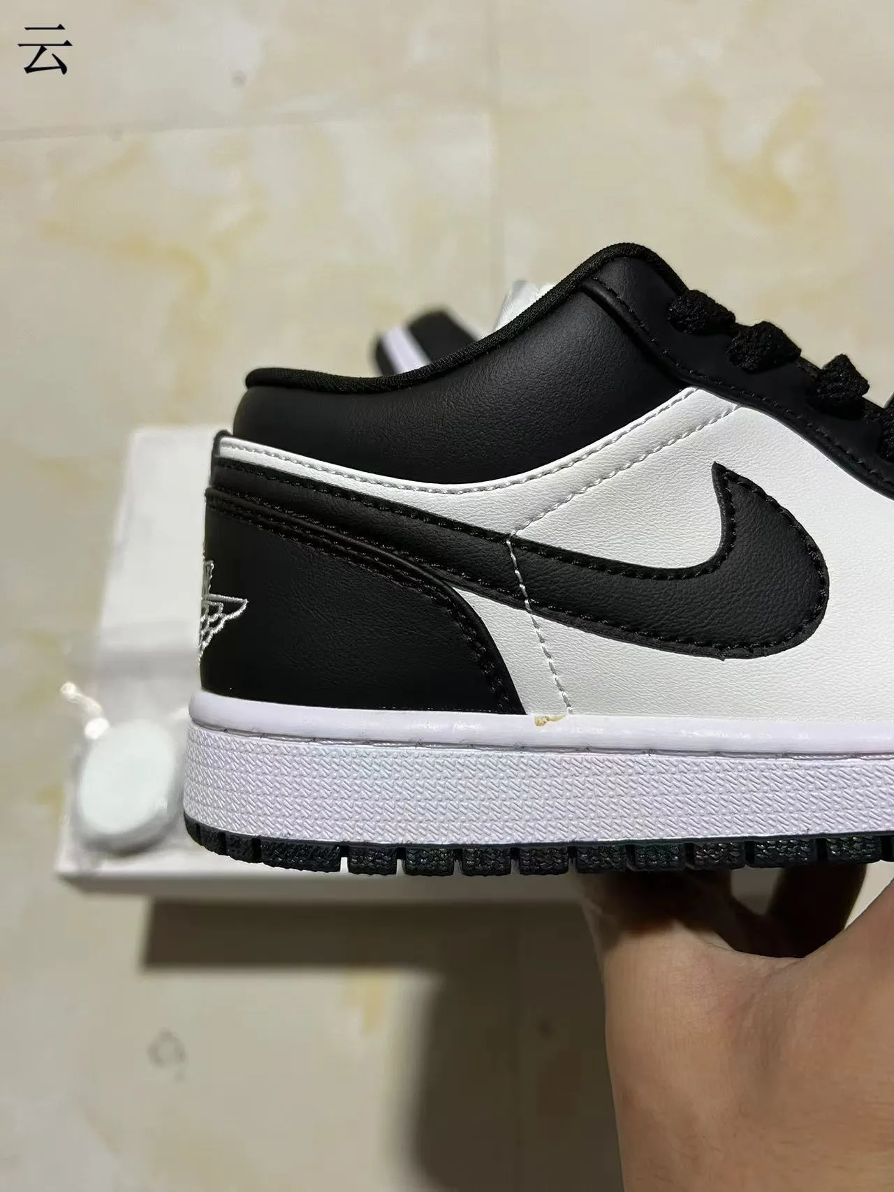 Nike Black White Low-Top Leather-Suede Mix Lifestyle Sneakers 18