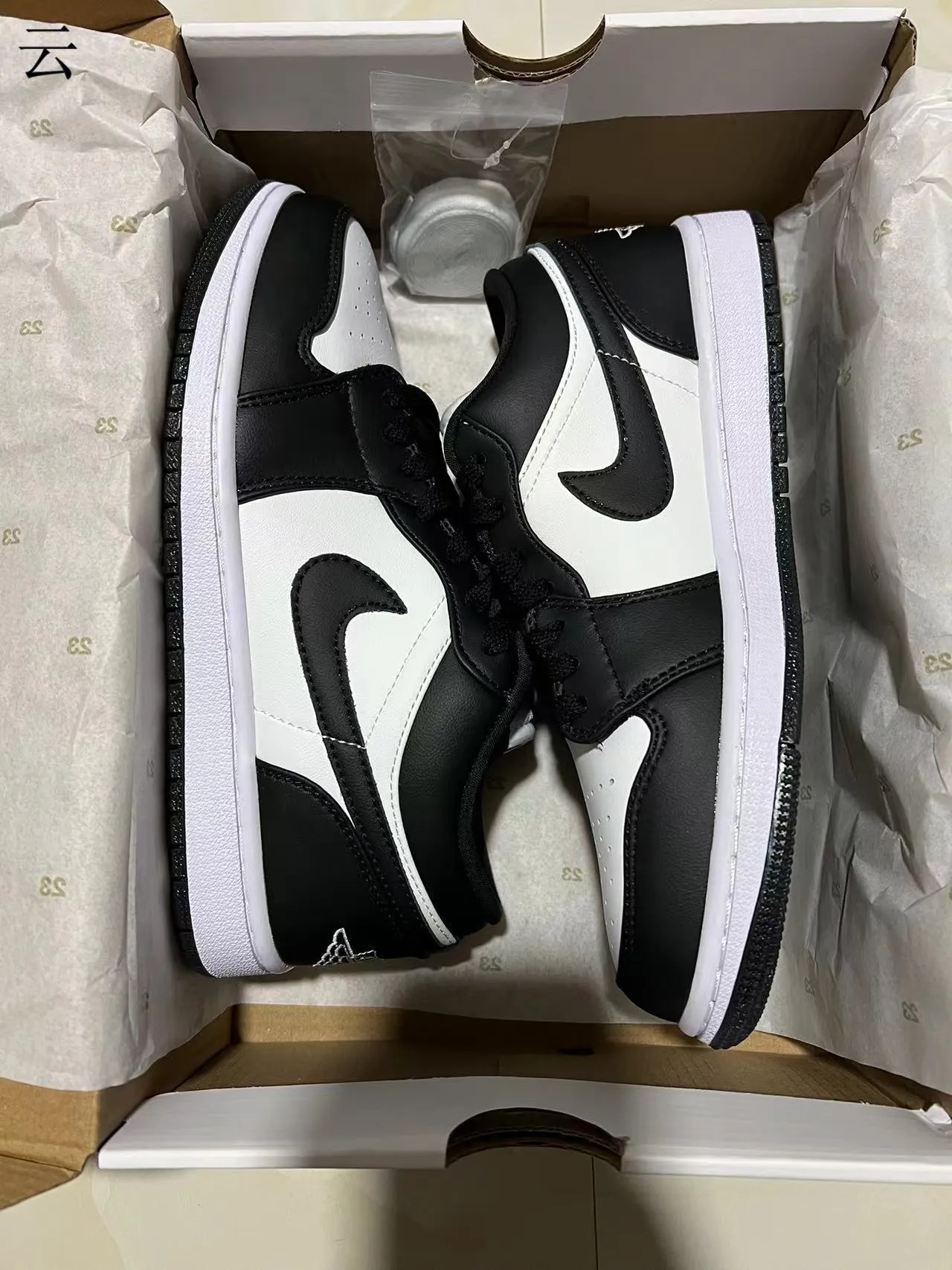 Nike Black White Low-Top Leather-Suede Mix Lifestyle Sneakers 20
