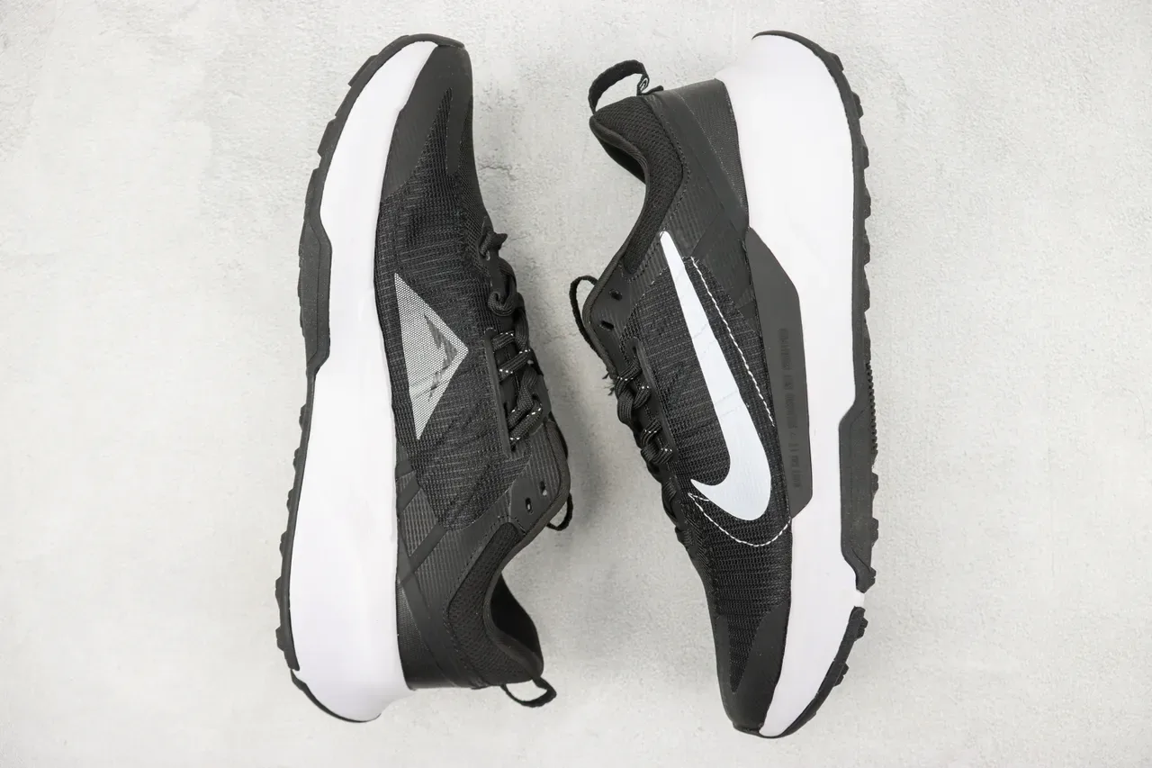 Nike Black White Mesh Upper Swoosh Lifestyle Sneakers 2