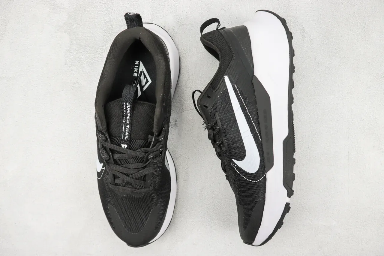 Nike Black White Mesh Upper Swoosh Lifestyle Sneakers 3