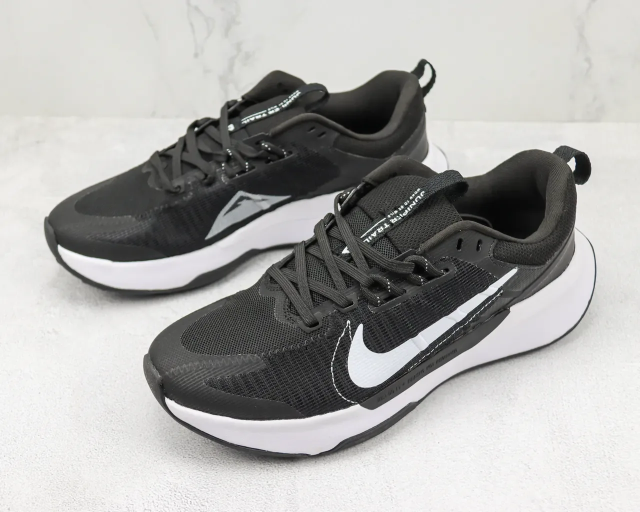 Nike Black White Mesh Upper Swoosh Lifestyle Sneakers 4