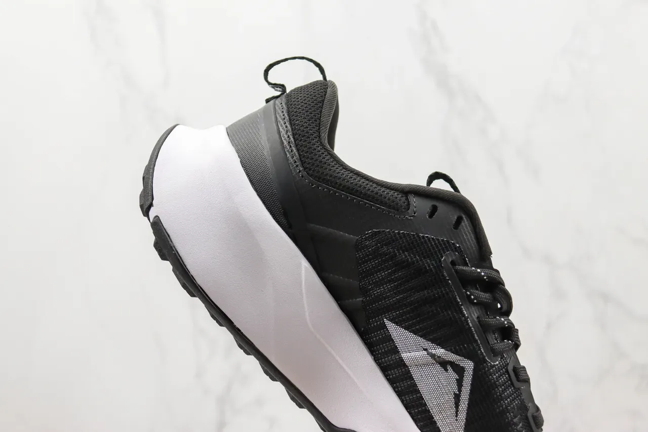 Nike Black White Mesh Upper Swoosh Lifestyle Sneakers 5