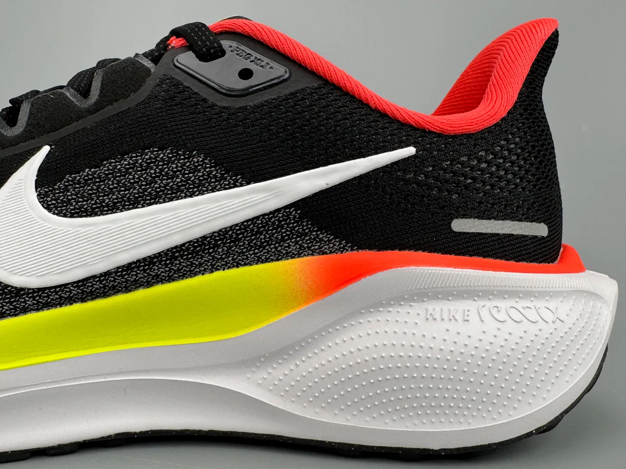 Nike Black Yellow Engineered Mesh Upper Air Zoom Cushioning Running Shoes 5