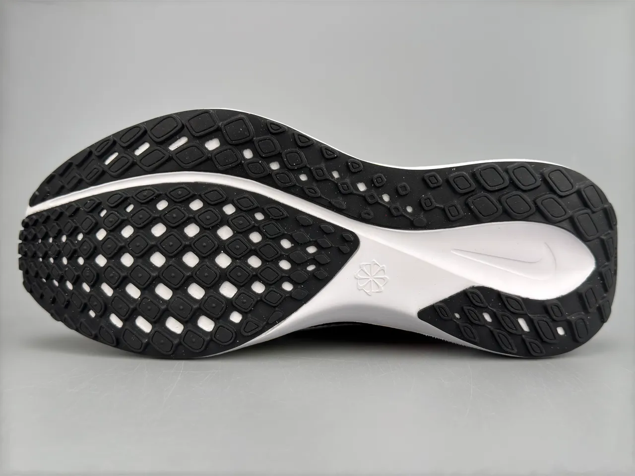 Nike Black Yellow Engineered Mesh Upper Air Zoom Cushioning Running Shoes 8
