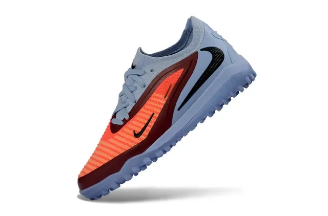 Nike Chuteiras de futebol turf azul e laranja low-cut com upper knit e sintético 6