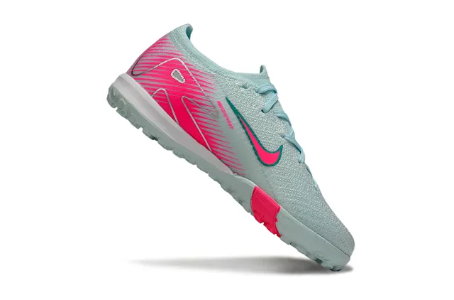 Nike Zapatillas de fútbol turf con upper de punto azul rosa y superposición gráfica dinámica 5