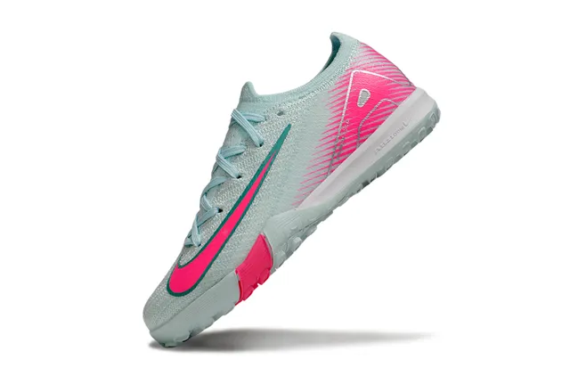 Nike Zapatillas de fútbol turf con upper de punto azul rosa y superposición gráfica dinámica 7
