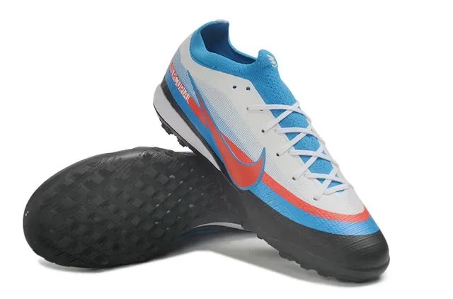 Nike Zapatillas de Fútbol Turf Azul y Rojo Bajo Corte Superior de Tejido Paneles de Recubrimiento Sintético 3