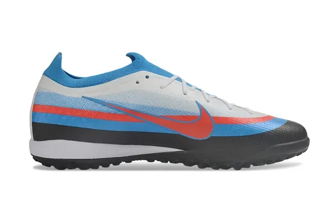 Nike Zapatillas de Fútbol Turf Azul y Rojo Bajo Corte Superior de Tejido Paneles de Recubrimiento Sintético 7