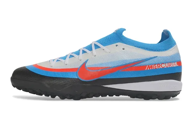 Nike Zapatillas de Fútbol Turf Azul y Rojo Bajo Corte Superior de Tejido Paneles de Recubrimiento Sintético 8