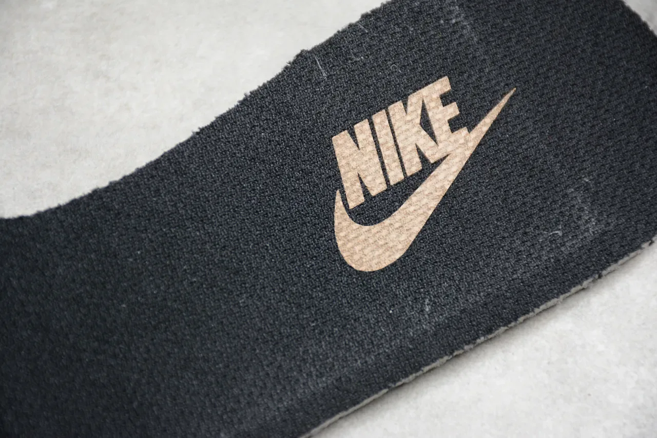 Nike Cortez Sneakers Lifestyle Noires et Or Rose 6