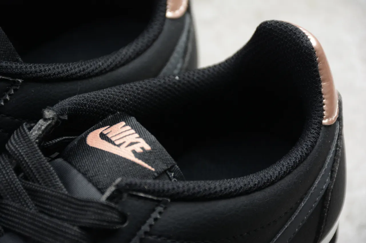 Nike Cortez Sneakers Lifestyle Noires et Or Rose 8
