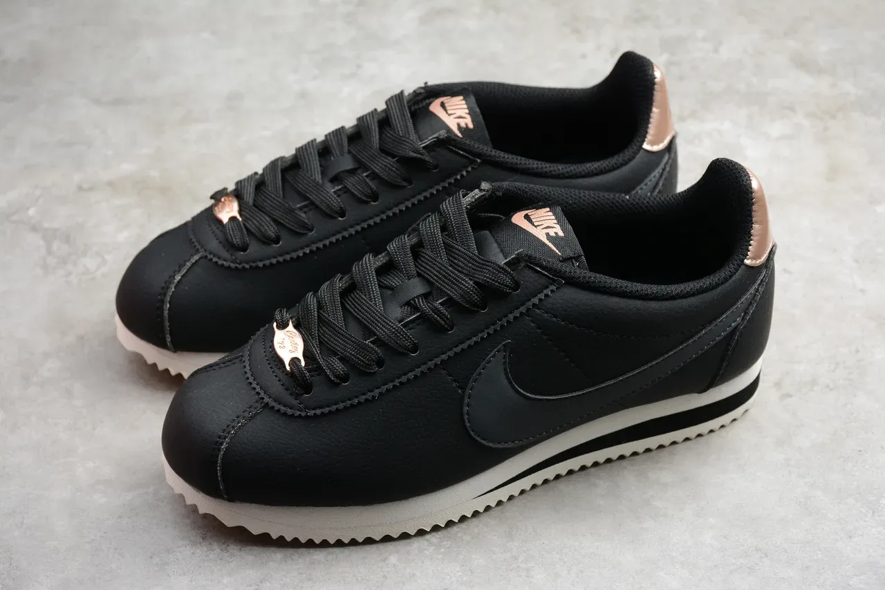 Nike Cortez Sneakers Lifestyle Noires et Or Rose 11