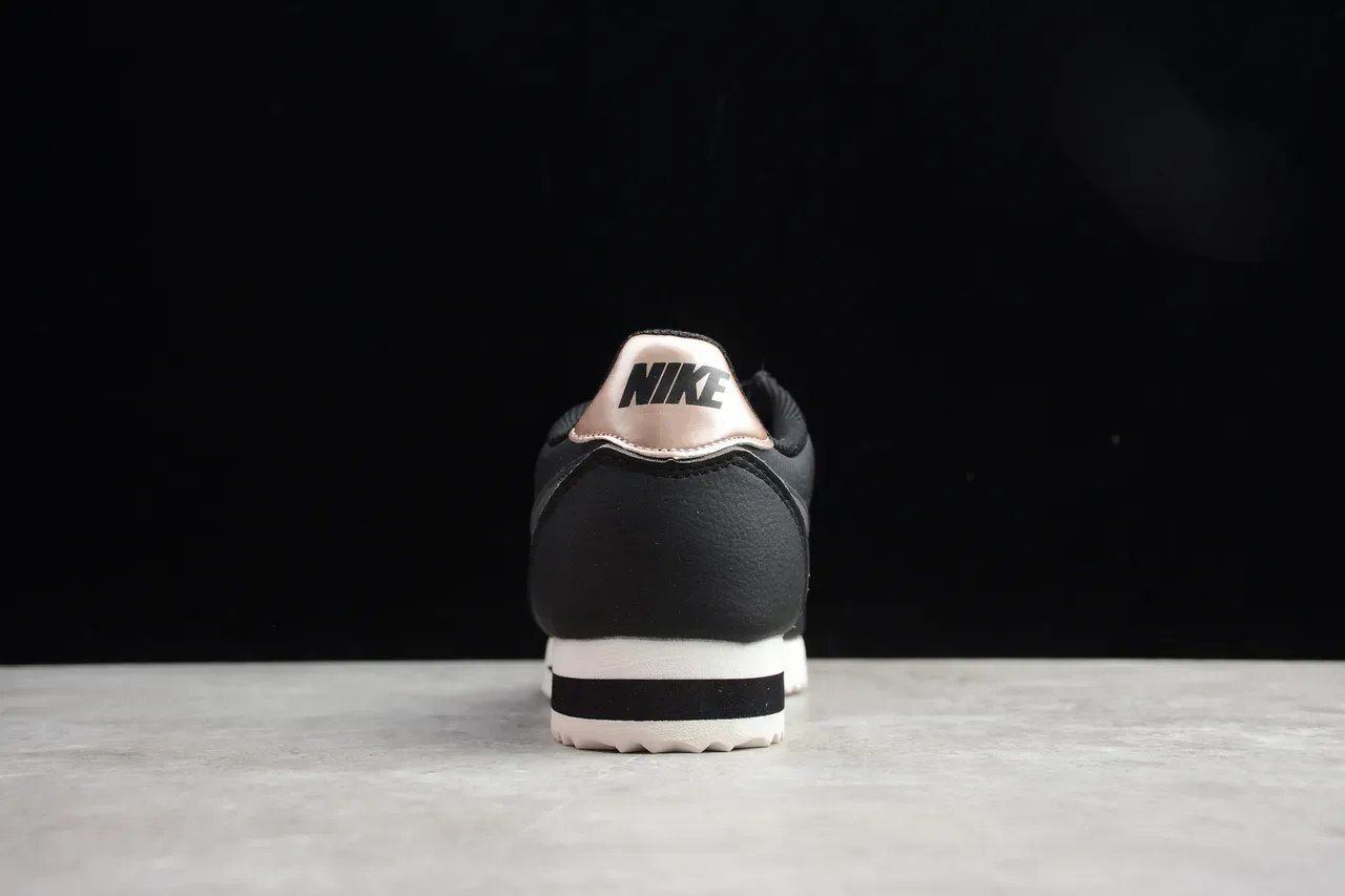 Nike Cortez Sneakers Lifestyle Noires et Or Rose 12