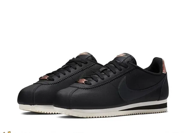 Nike Cortez Sneakers Lifestyle Noires et Or Rose 17