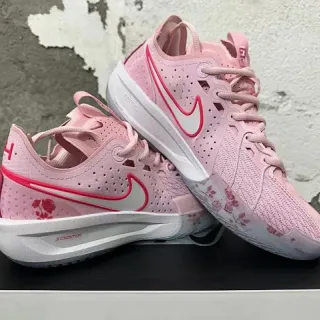 Nike G.T. Cut أحذية كرة السلة بطبعة وردية زهرية