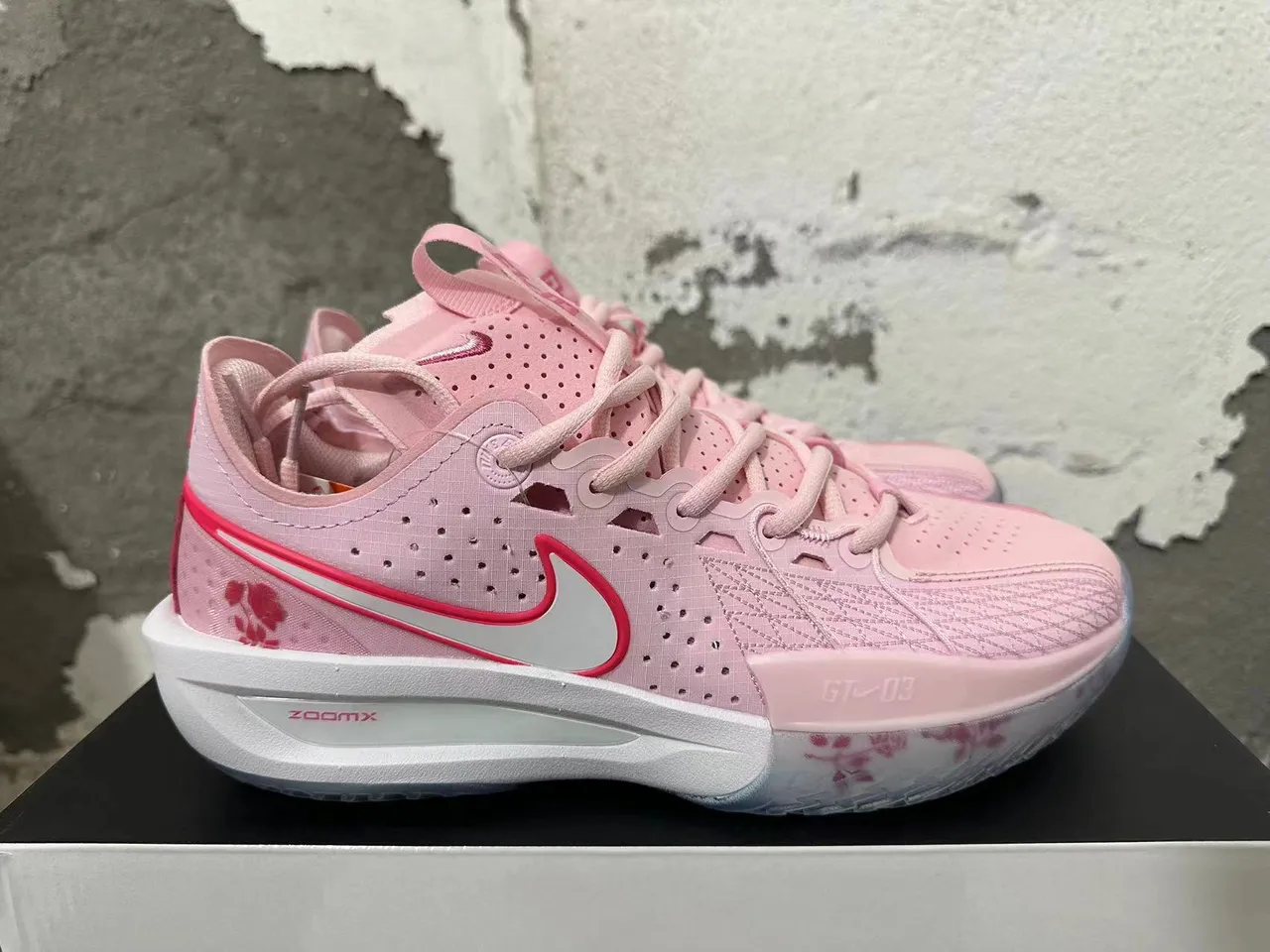 Nike G.T. Cut Tênis de Basquete com Estampa Floral Rosa 4