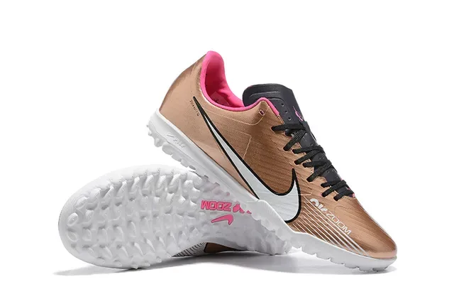 Nike Sapatos de Futebol Turf com Upper Sintético Dorado Rosa Metálico e Forro com Acentos 6